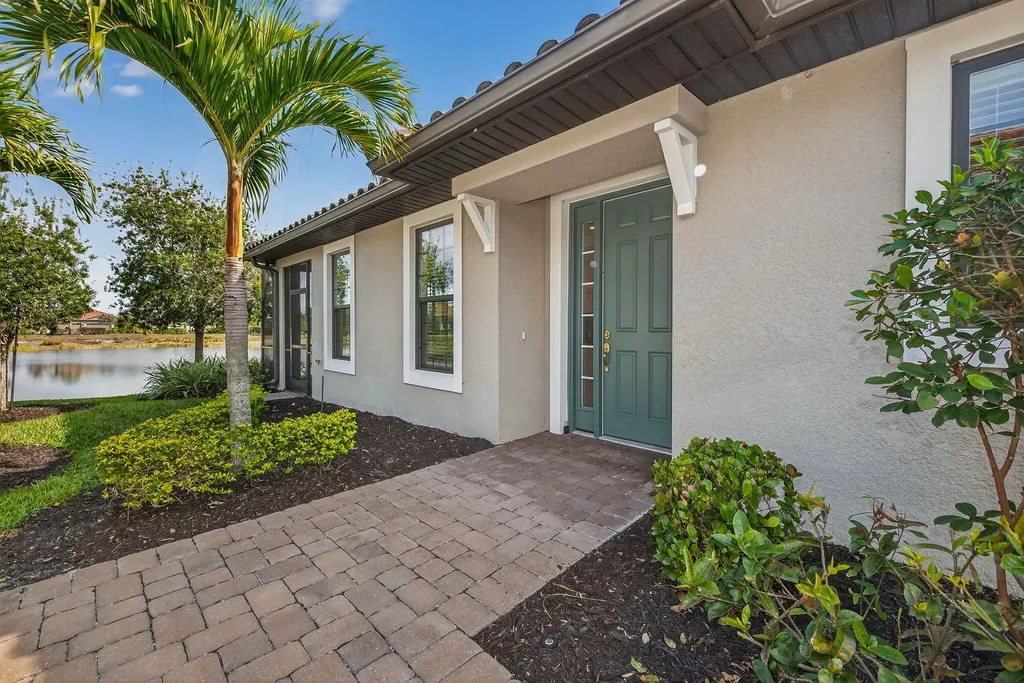 8025 Calle Canovas Court Naples FL 34114