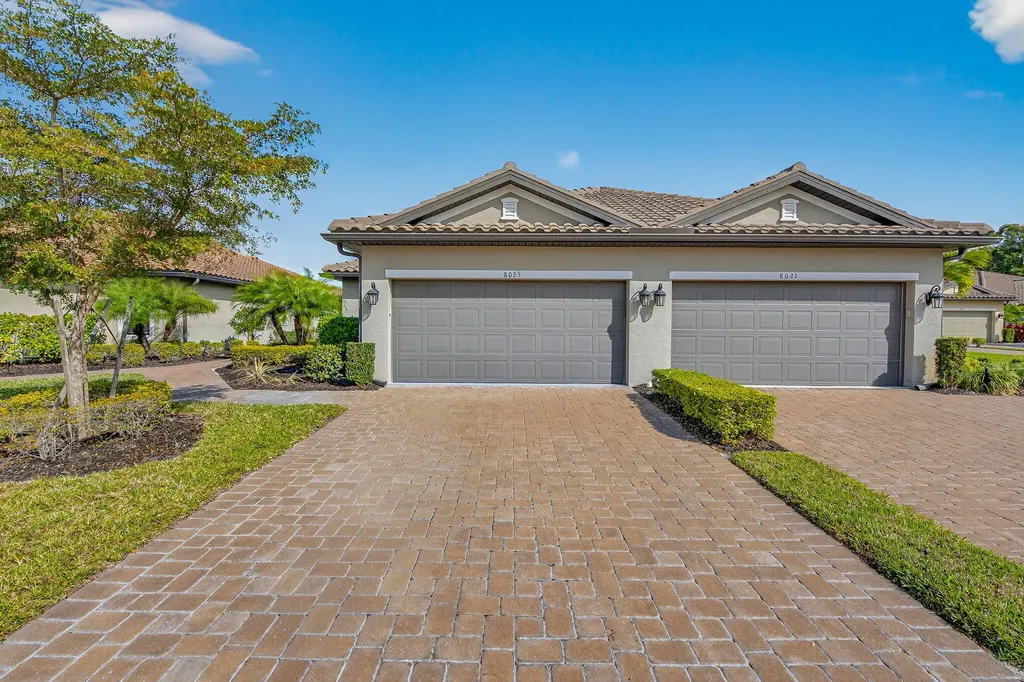 8025 Calle Canovas Court Naples FL 34114