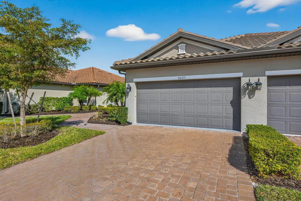 8025 Calle Canovas Court Naples FL 34114