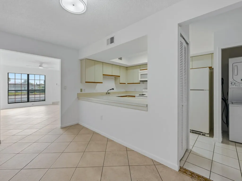 48 Via Marco Marco Island FL 34145
