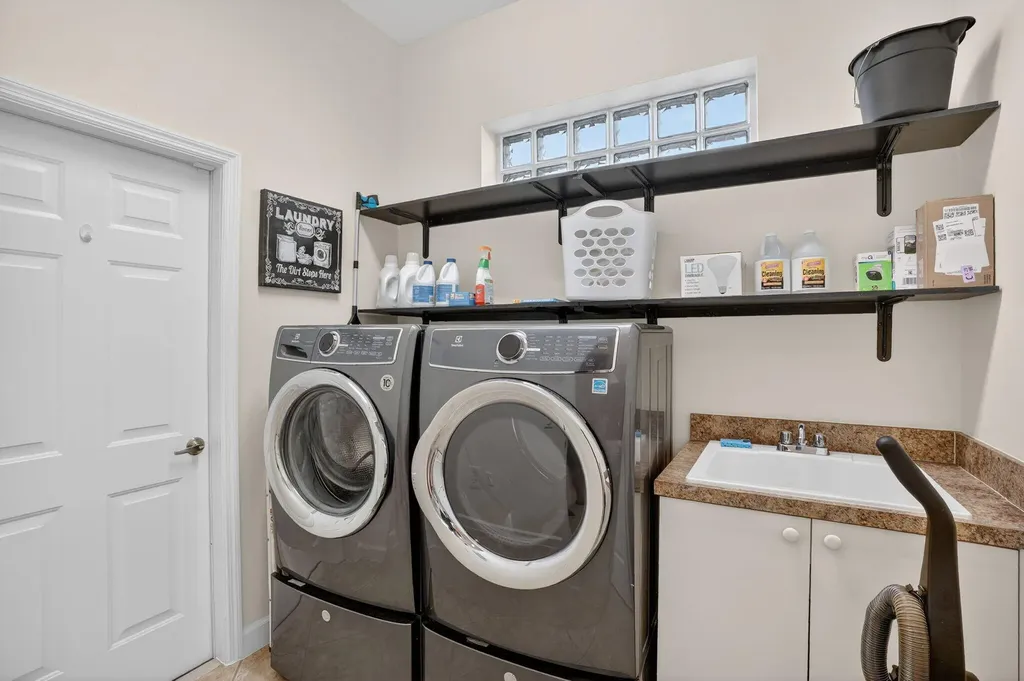 3350 Sandpiper Way Naples FL 34109