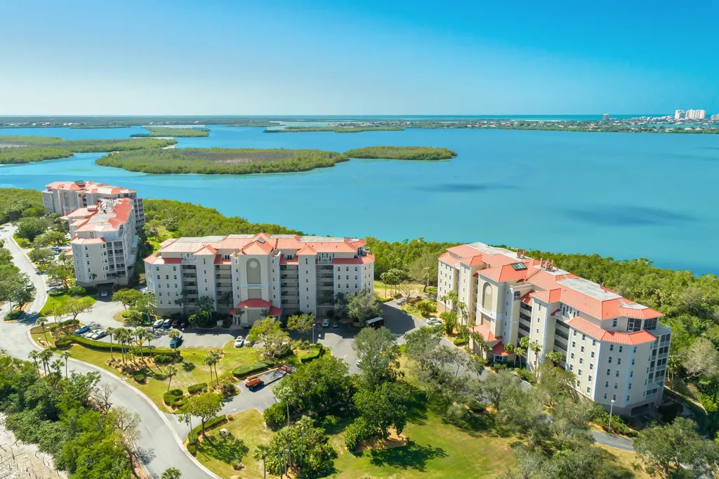 Marco Island FL, 133 Vintage Bay, Unit 14