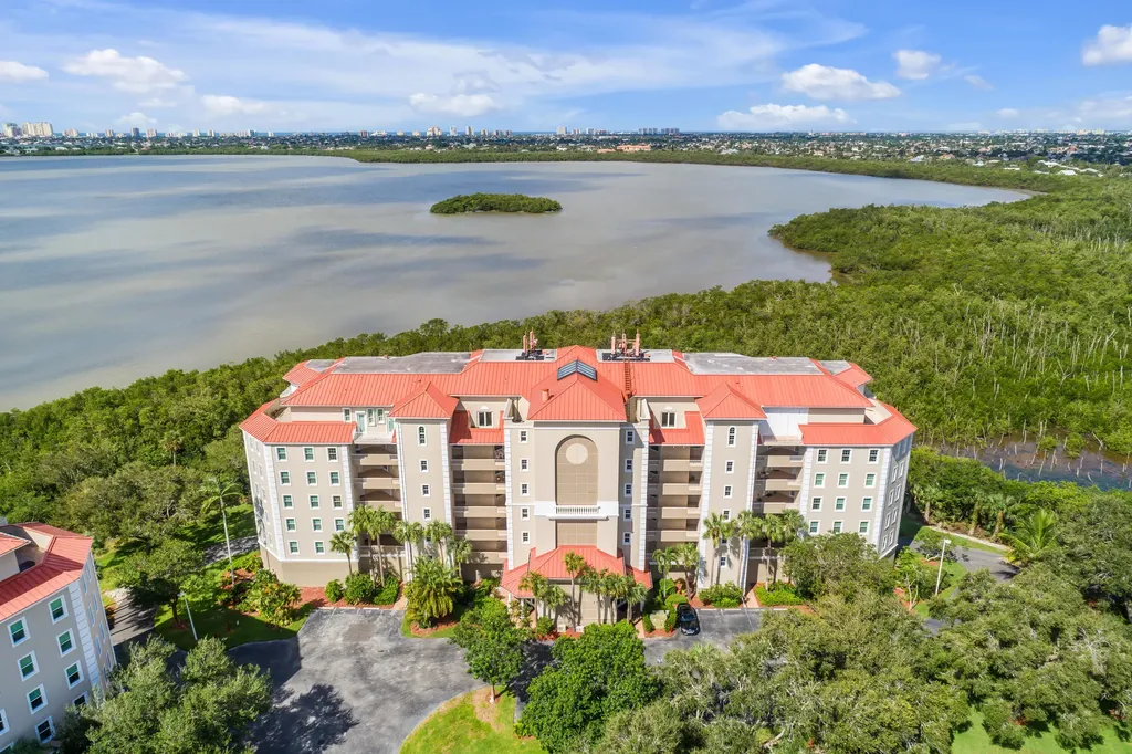 133 Vintage Bay Marco Island FL 34145