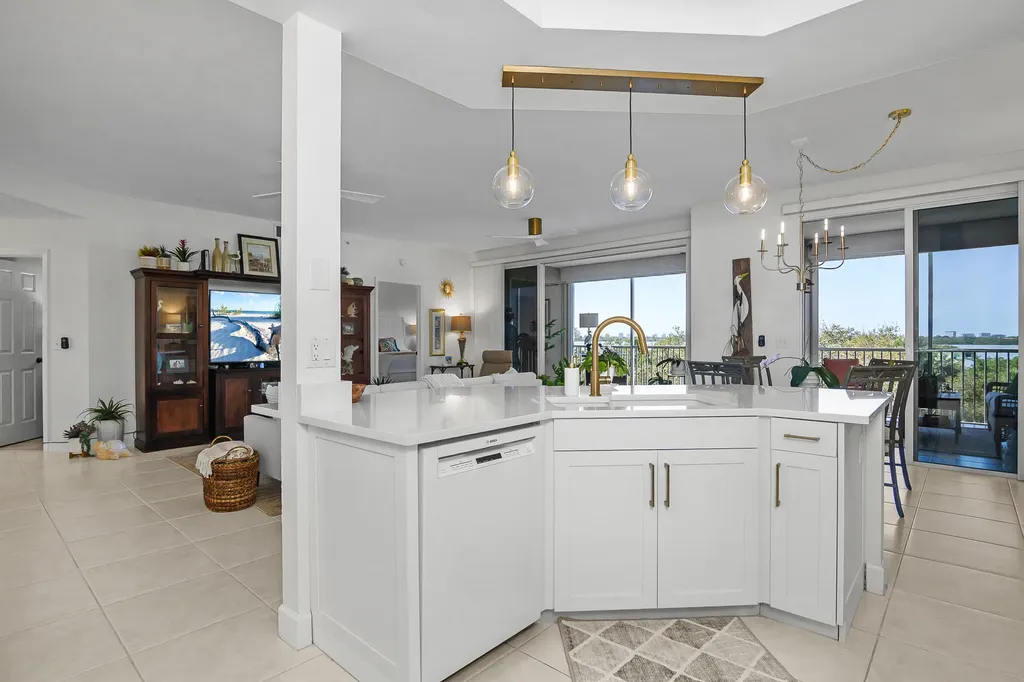 133 Vintage Bay Marco Island FL 34145