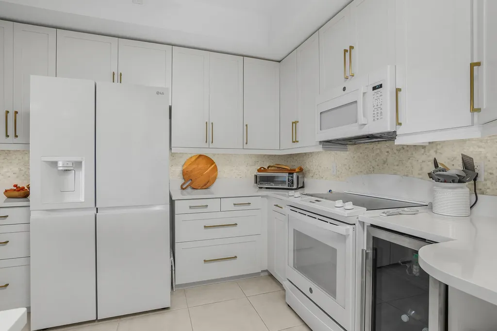 133 Vintage Bay Marco Island FL 34145