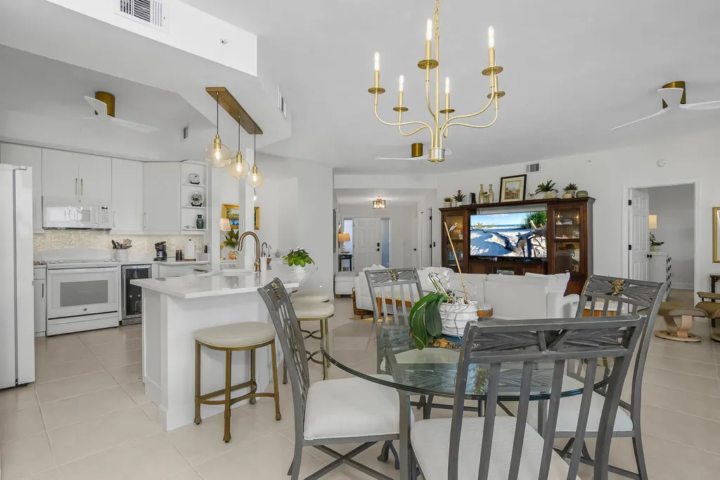 133 Vintage Bay Marco Island FL 34145