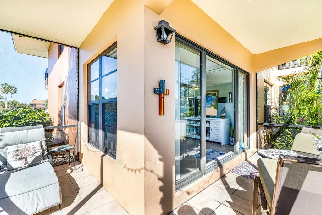 27 Greenbrier Marco Island FL 34145