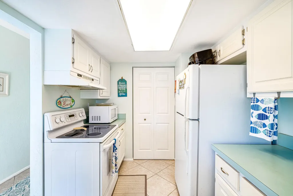 27 Greenbrier Marco Island FL 34145