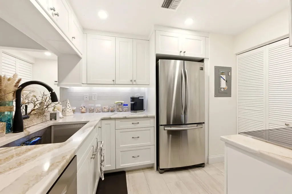 17 N Collier Marco Island FL 34145