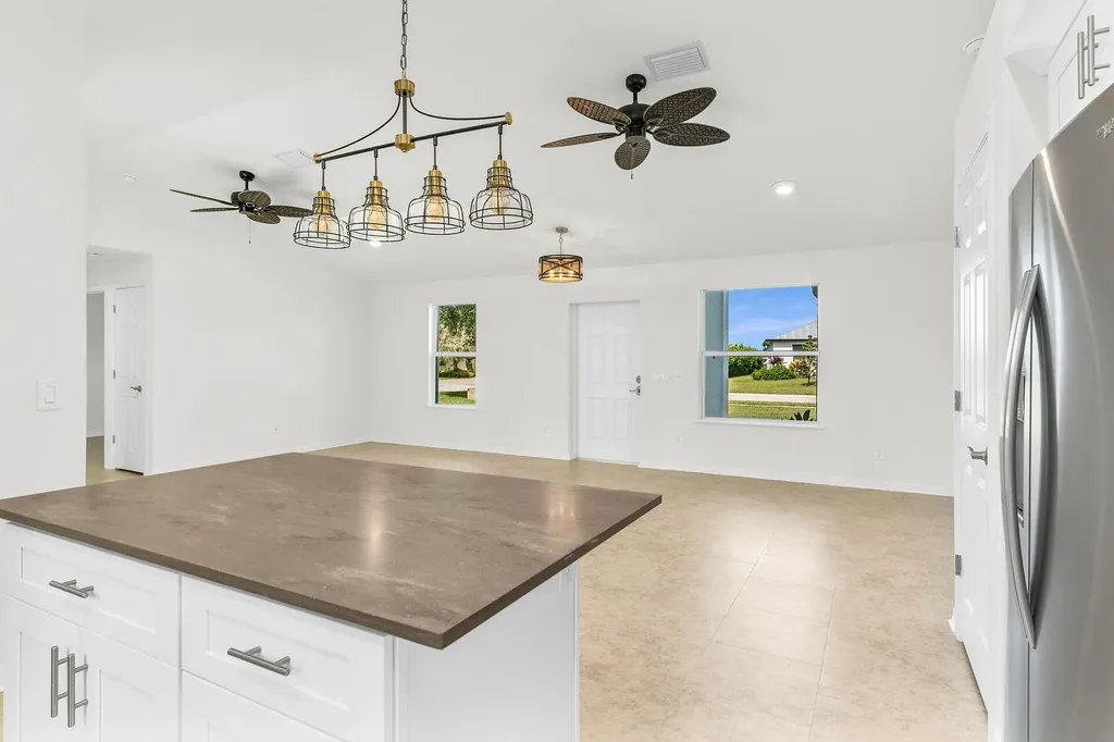 200 Cays Drive Naples FL 34114