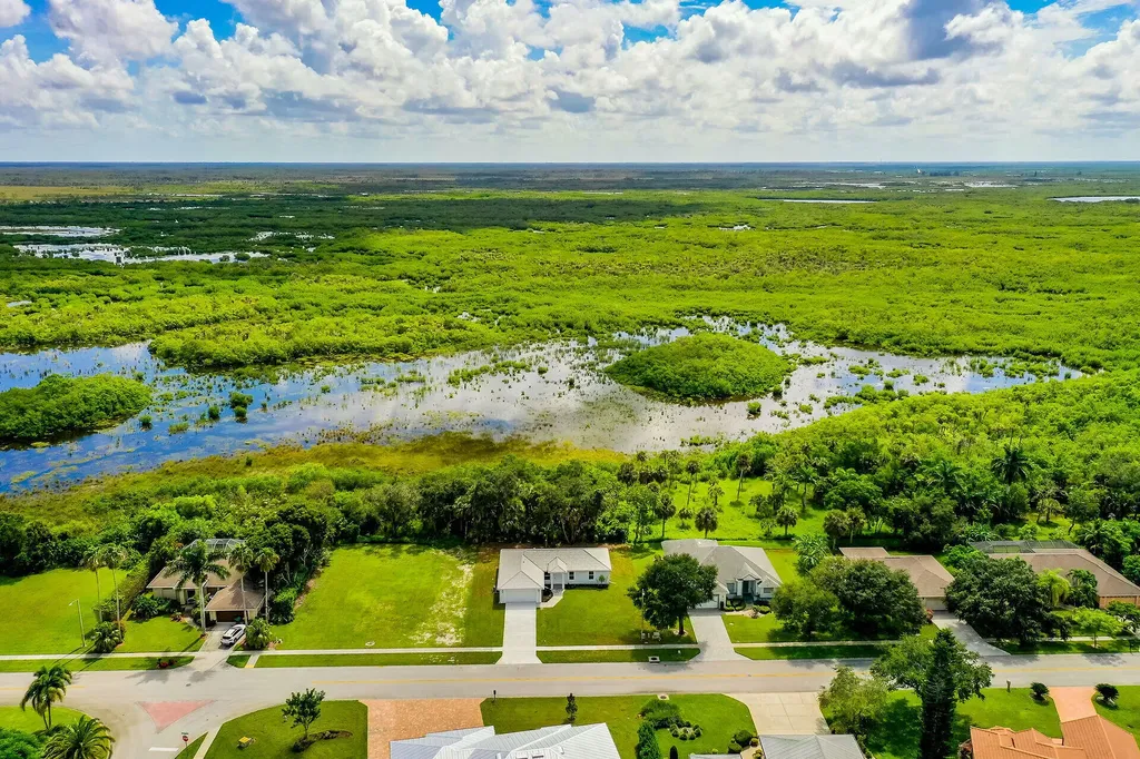 200 Cays Drive Naples FL 34114