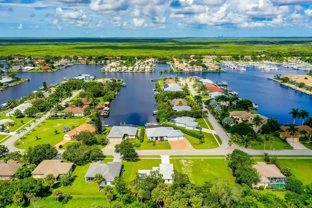 200 Cays Drive Naples FL 34114