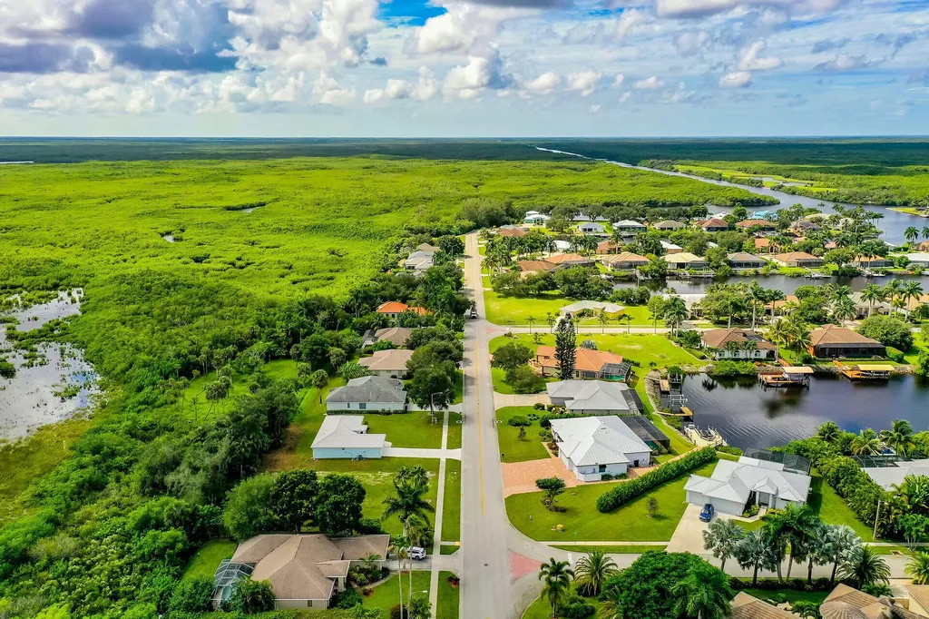 200 Cays Drive Naples FL 34114