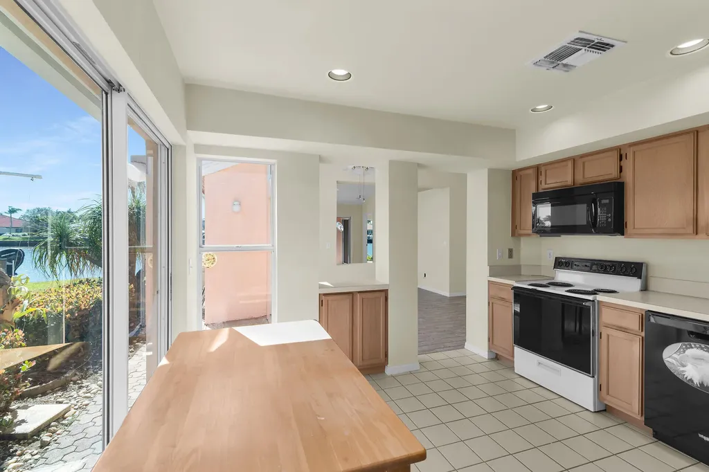 148 Eveningstar Cay Naples FL 34114