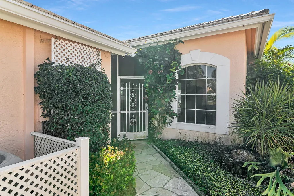 148 Eveningstar Cay Naples FL 34114