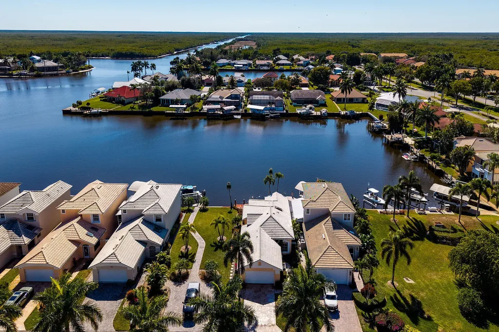 148 Eveningstar Cay Naples FL 34114