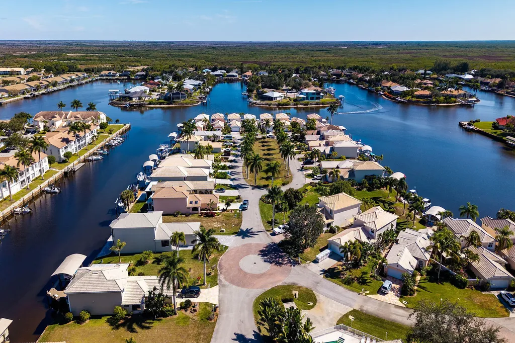 148 Eveningstar Cay Naples FL 34114