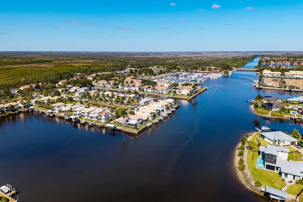 148 Eveningstar Cay Naples FL 34114