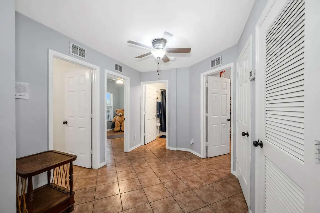 4105 2nd Avenue NE Naples FL 34120