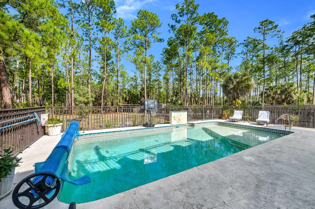 4105 2nd Avenue NE Naples FL 34120