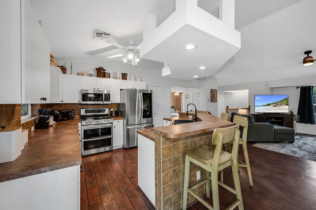 4105 2nd Avenue NE Naples FL 34120