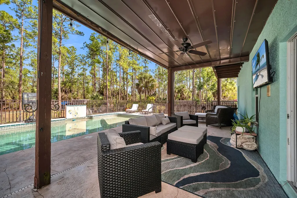 4105 2nd Avenue NE Naples FL 34120