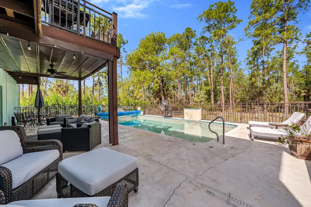 4105 2nd Avenue NE Naples FL 34120