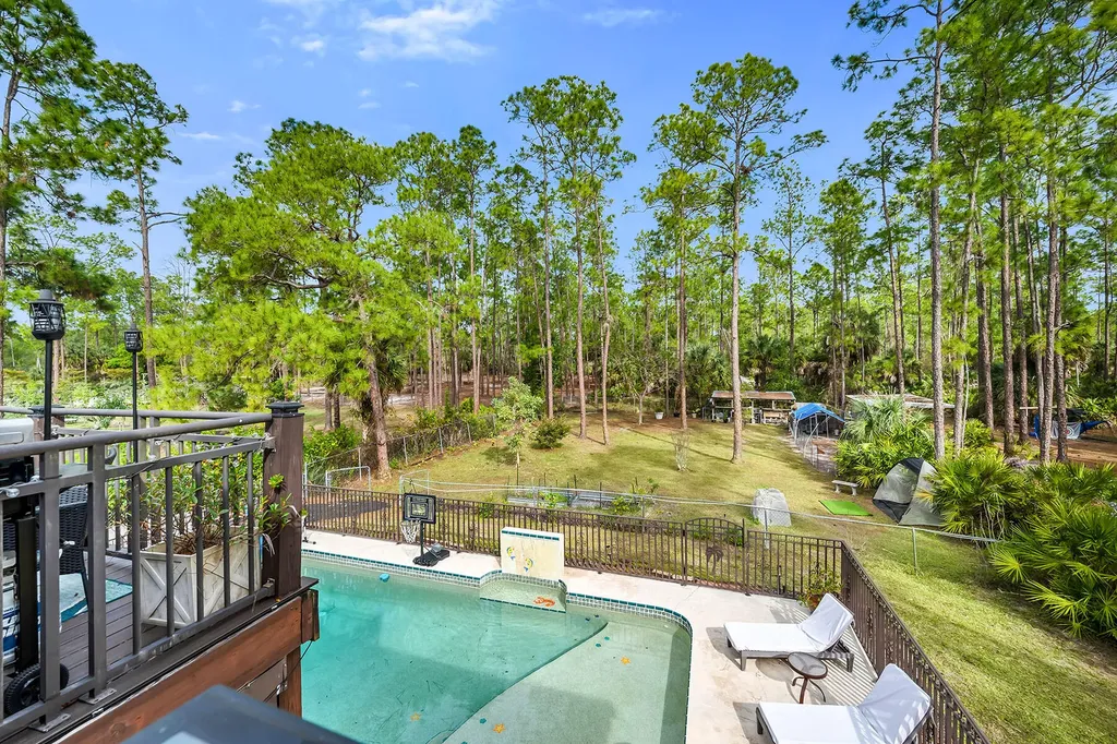 4105 2nd Avenue NE Naples FL 34120