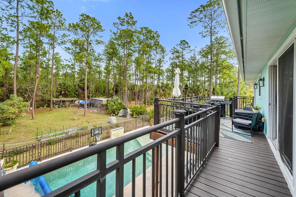 4105 2nd Avenue NE Naples FL 34120