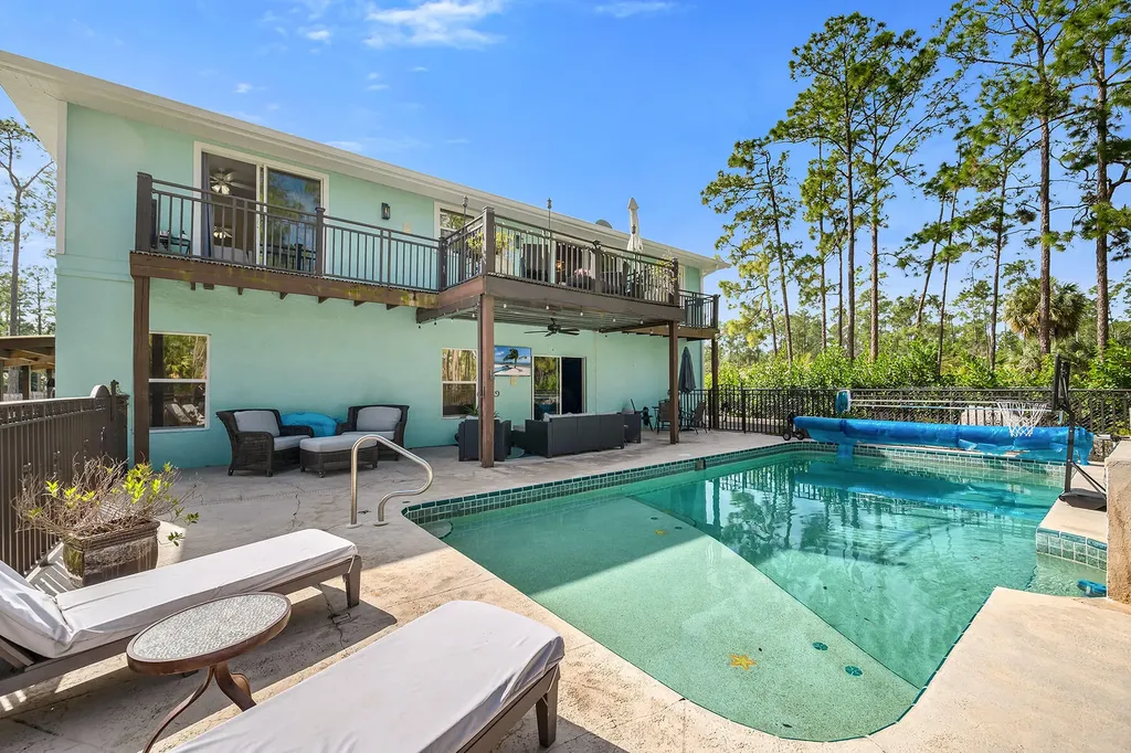 4105 2nd Avenue NE Naples FL 34120