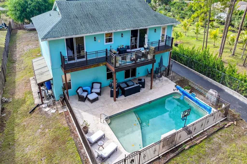 4105 2nd Avenue NE Naples FL 34120