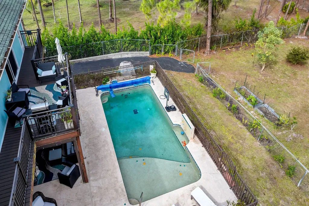 4105 2nd Avenue NE Naples FL 34120