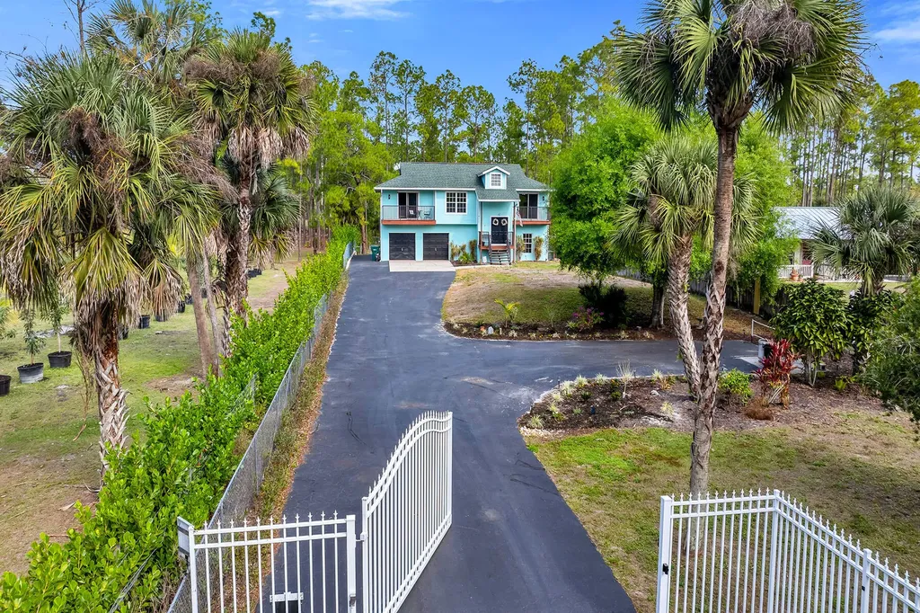 4105 2nd Avenue NE Naples FL 34120