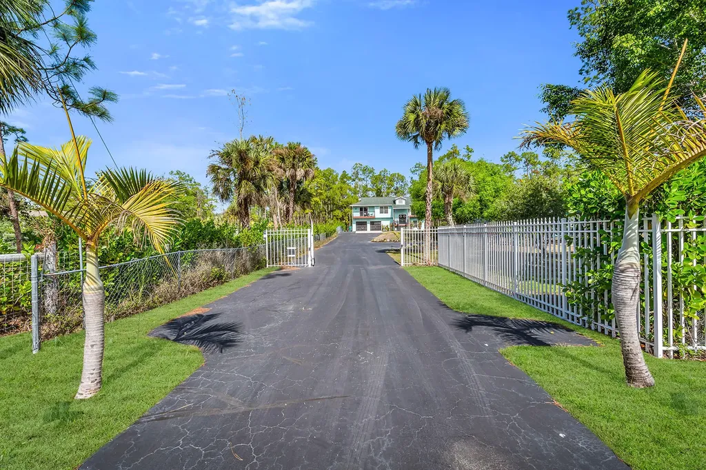 4105 2nd Avenue NE Naples FL 34120