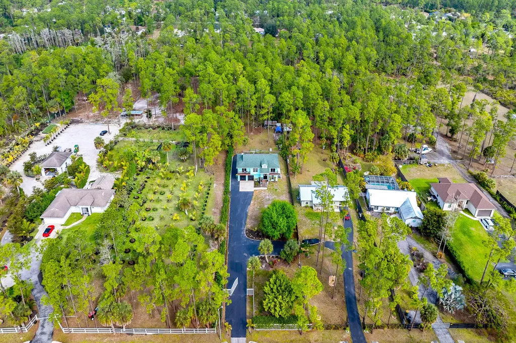 4105 2nd Avenue NE Naples FL 34120