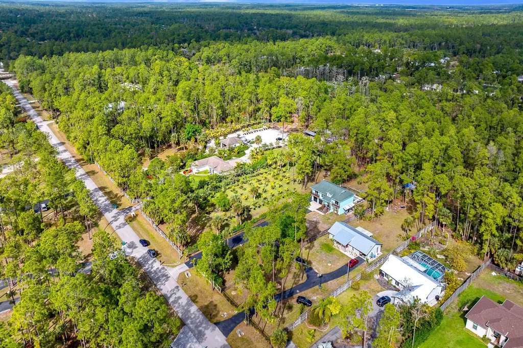 4105 2nd Avenue NE Naples FL 34120