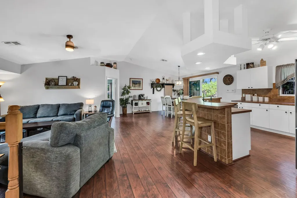 4105 2nd Avenue NE Naples FL 34120