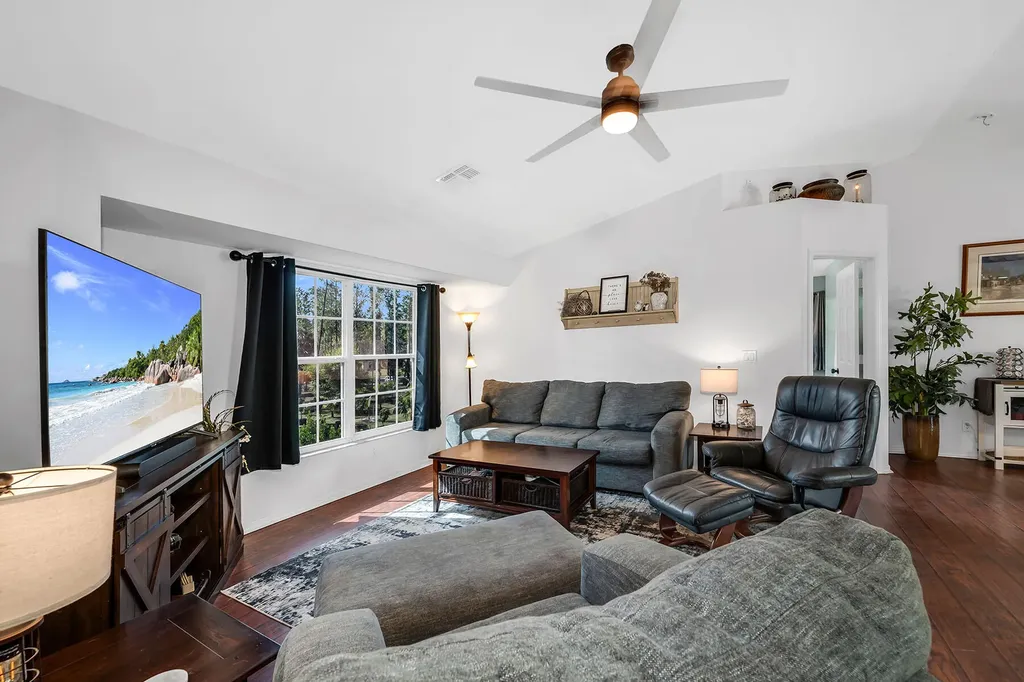 4105 2nd Avenue NE Naples FL 34120