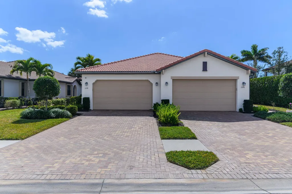 1574 Oceania Drive S Naples FL 34113