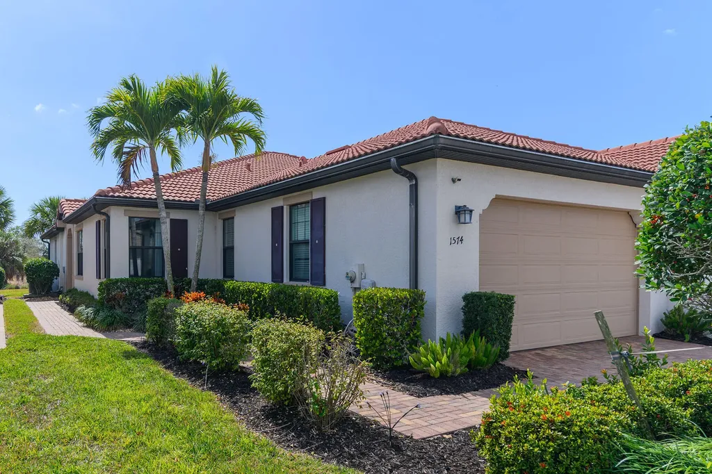 1574 Oceania Drive S Naples FL 34113