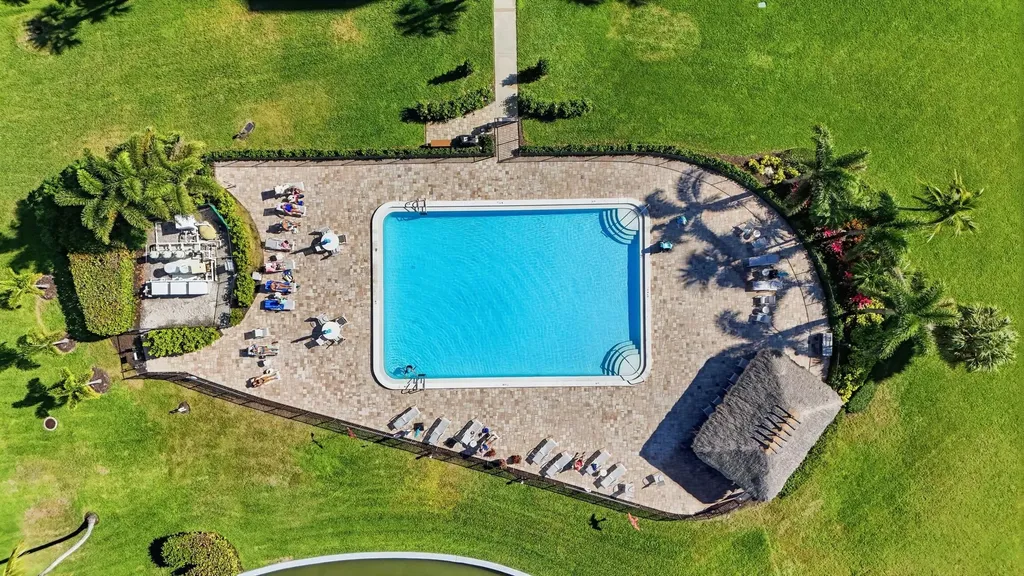 17 Bluebill Avenue Naples FL 34108