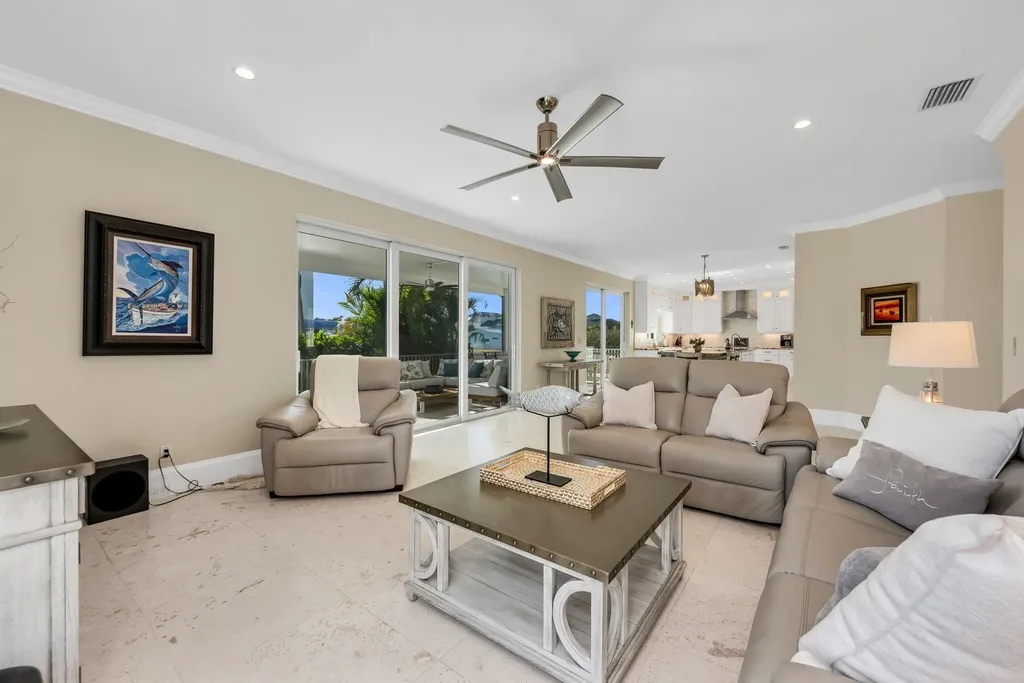 132 E Hilo Street Naples FL 34113