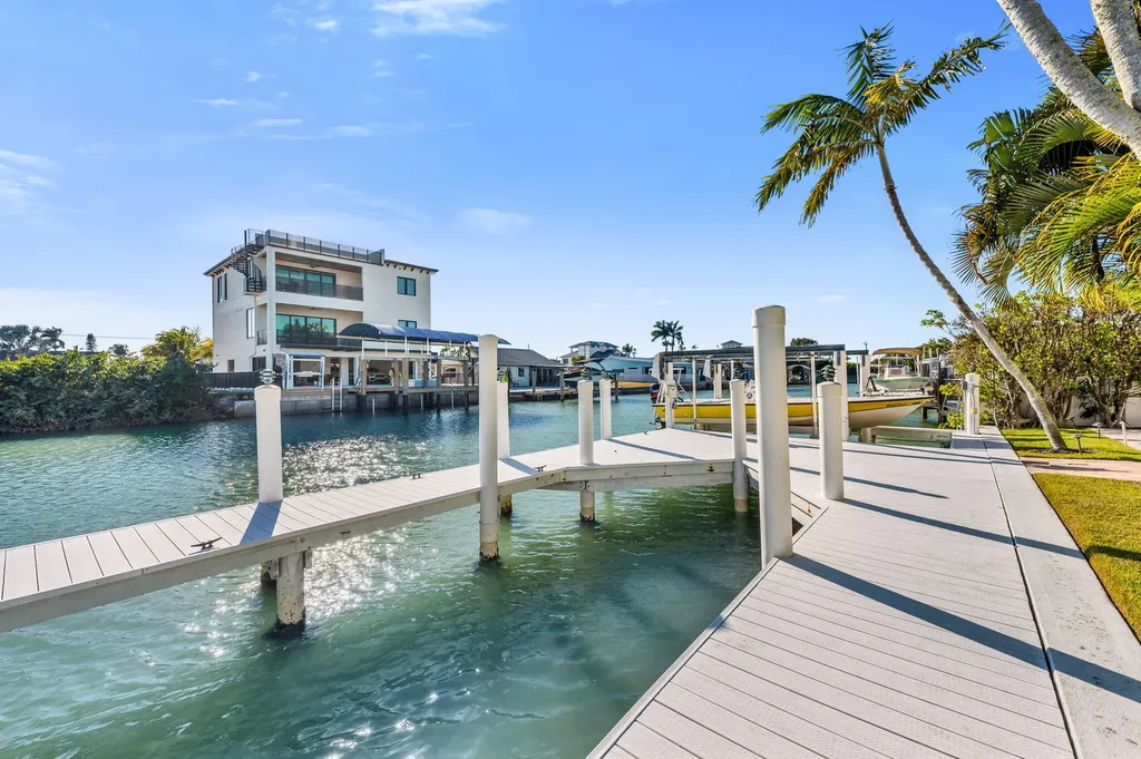 132 E Hilo Street Naples FL 34113