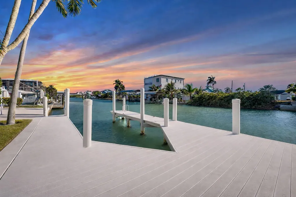 132 E Hilo Street Naples FL 34113