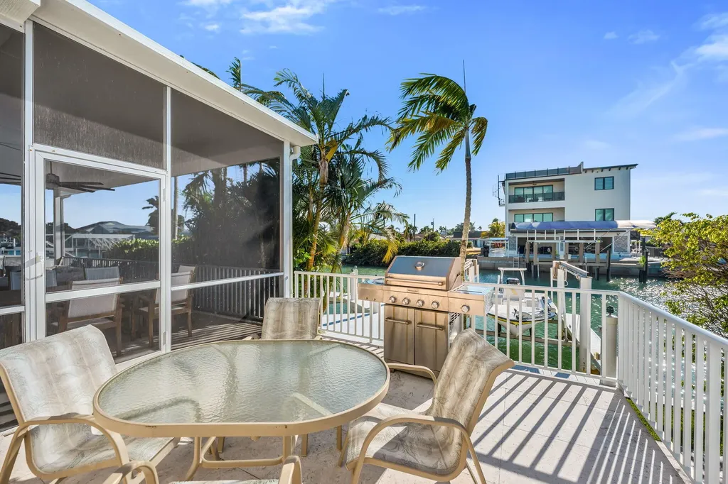 132 E Hilo Street Naples FL 34113