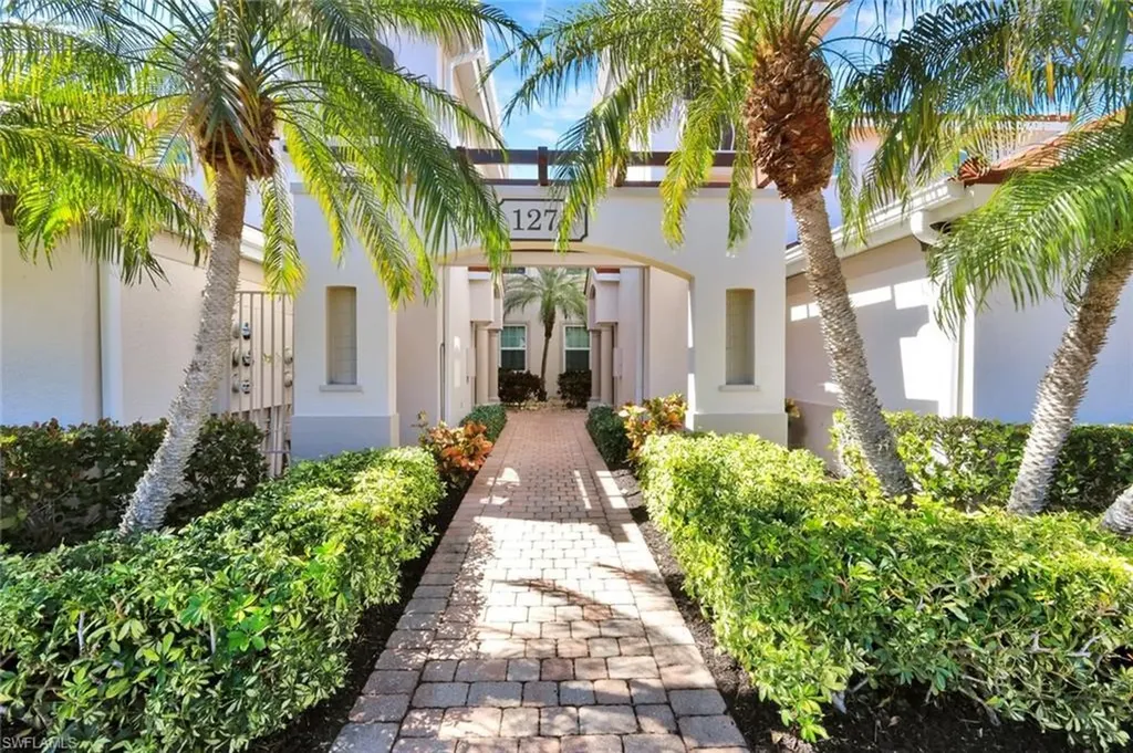 1277 Rialto Way Naples FL 34114