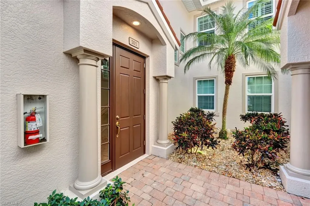 1277 Rialto Way Naples FL 34114