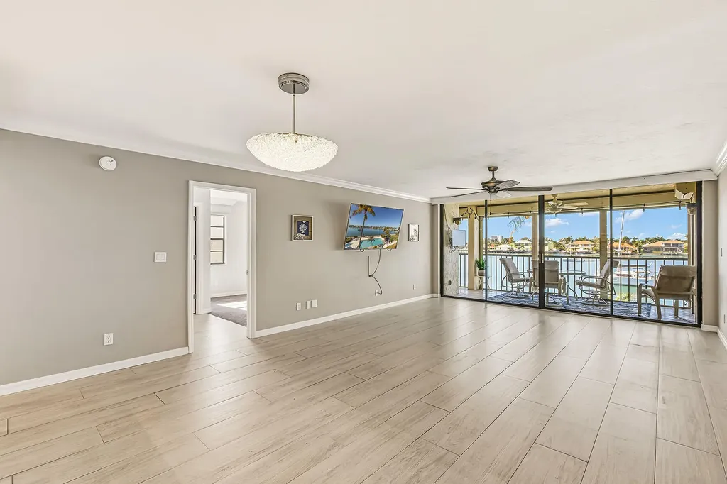 838 W Elkcam Marco Island FL 34145