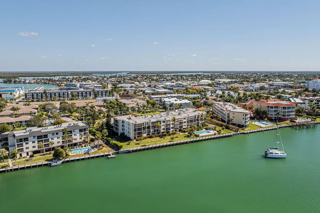 838 W Elkcam Marco Island FL 34145