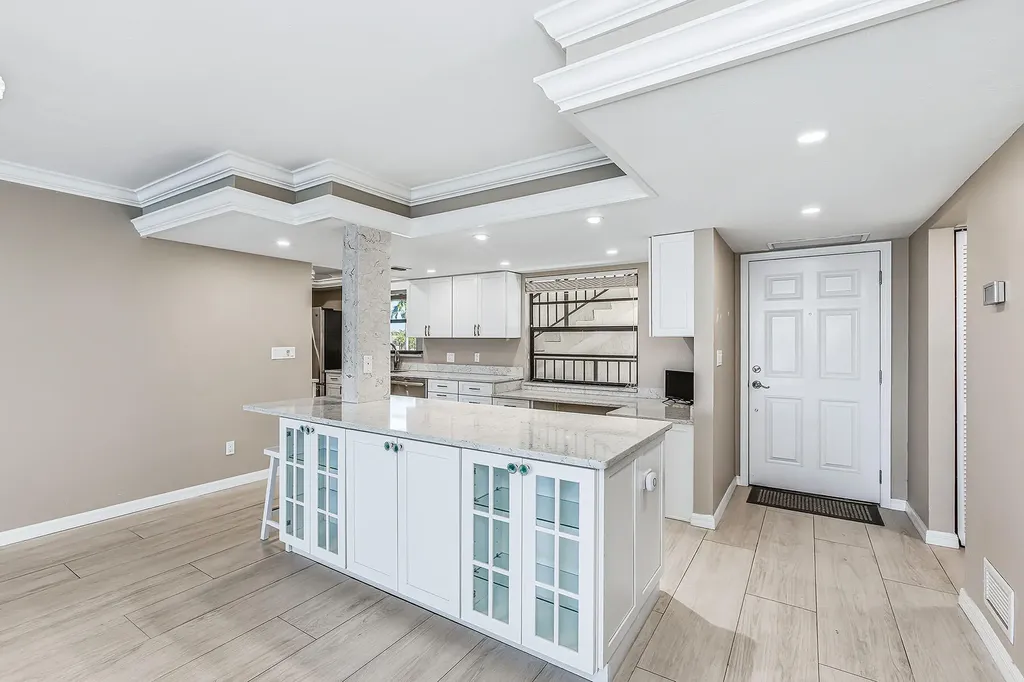 838 W Elkcam Marco Island FL 34145